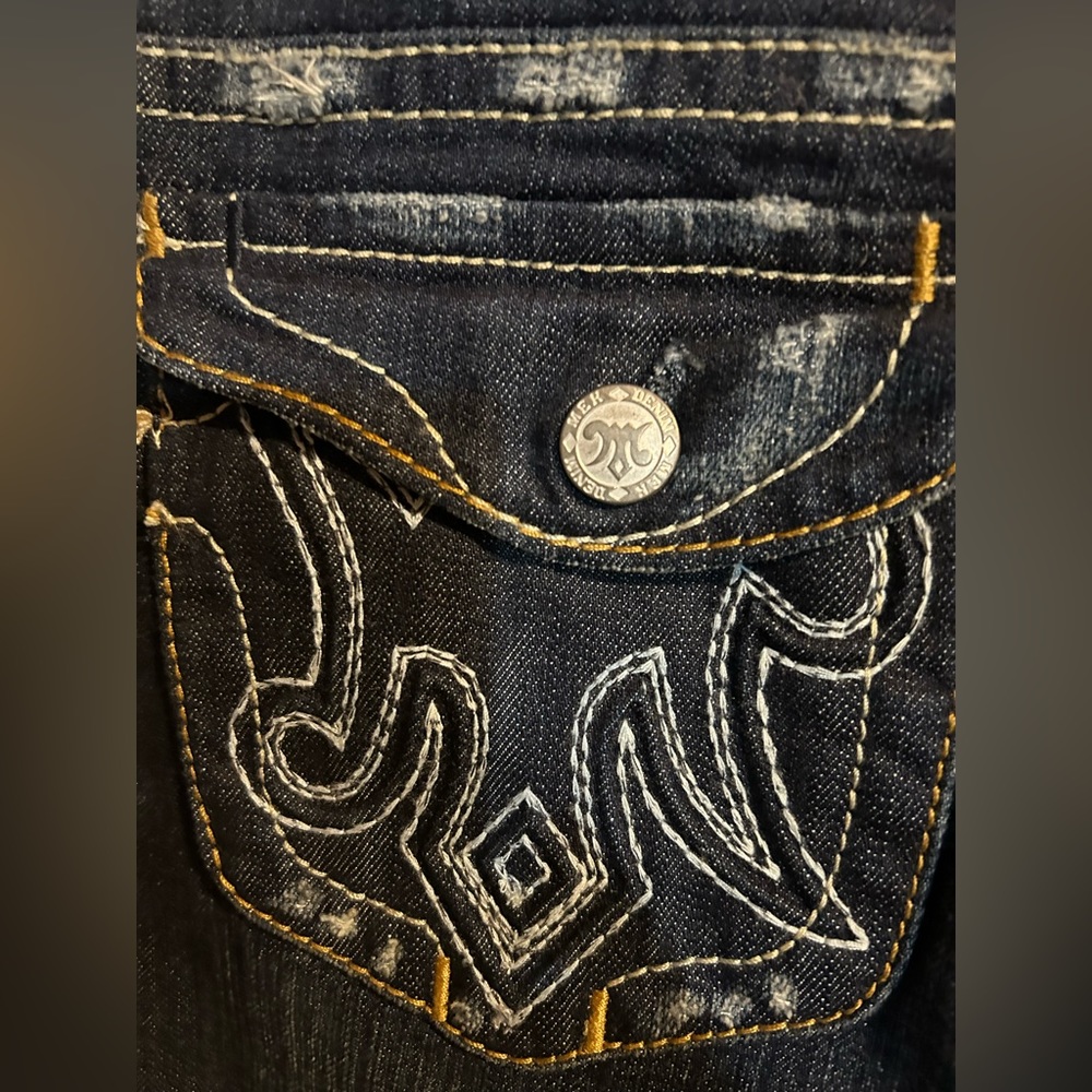 MEK DISTRESSED DARK DENIM Slightly flare Jean